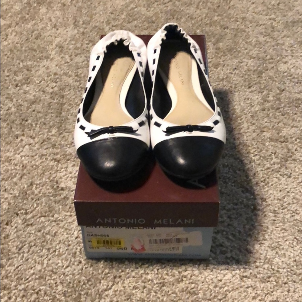 🚫 SOLD - Antonio Melani white and black flats